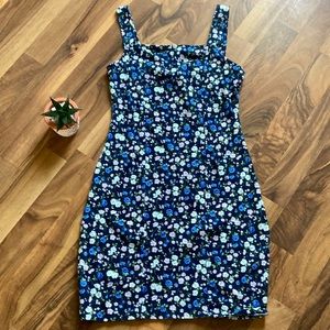 Gently used!🍀Adorable!🍀Flowered inspired dress by Hollister🍀Sz S🍀 Super soft